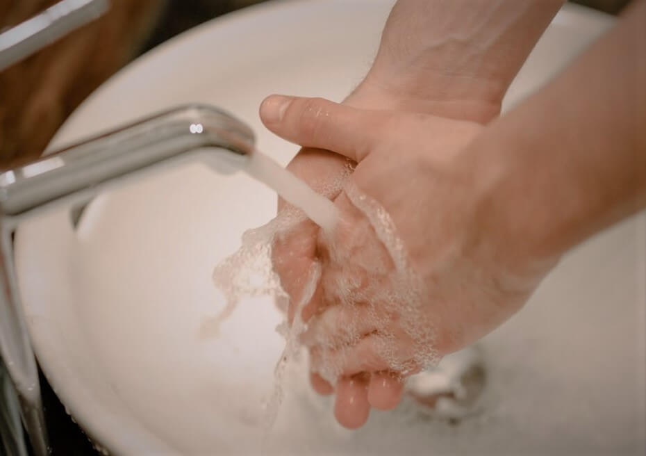 Read more about the article 肥皂、乾洗手、酒精，頻繁使用讓手部乾燥粗糙？