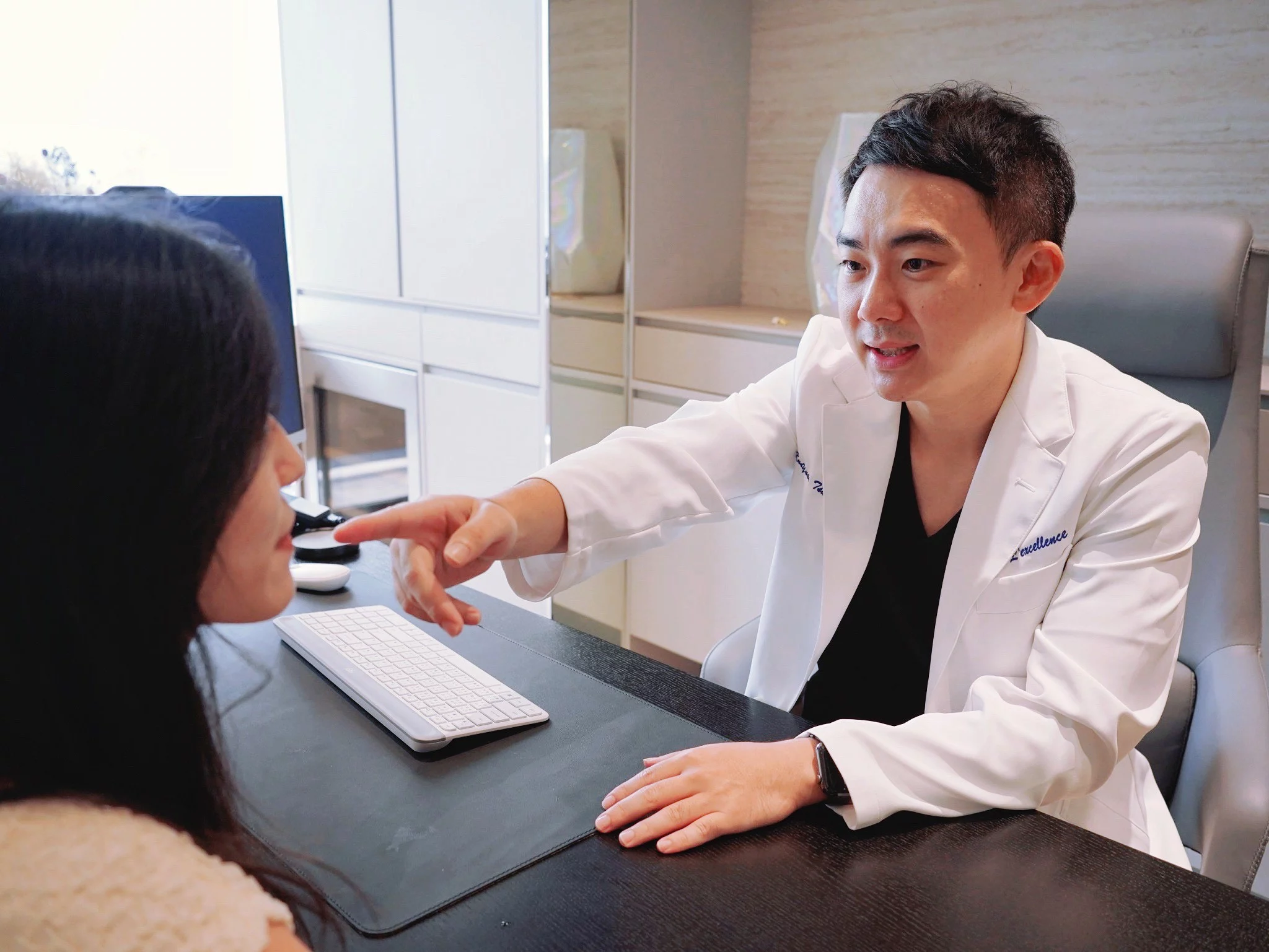 LINE ALBUM ELLE 251205 1